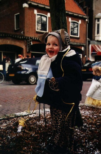 2001 02 Carnaval- Matthijs bij de optocht